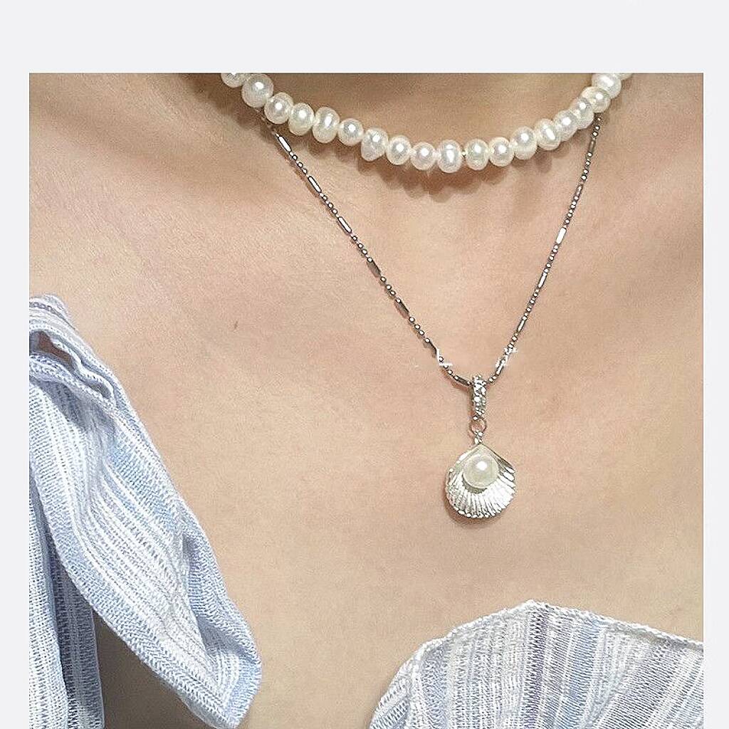 Shell pearl necklace