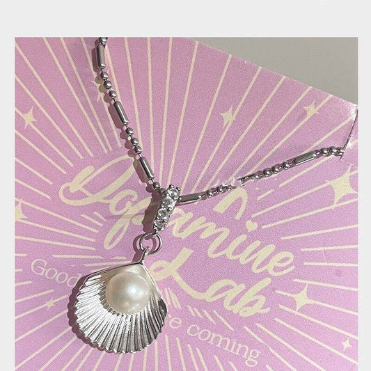 Shell pearl necklace